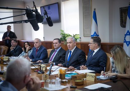 هآرتس: قرار الكابينت بعدم التصعيد يهدف لتضليل غزة