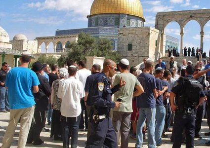 70 مستوطنا يقتحمون المسجد الأقصى