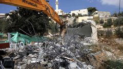 الاحتلال يشرع بعمليات هدم جنوب نابلس
