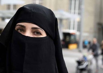 الجزائر تمنع النقاب بالمرافق العامة