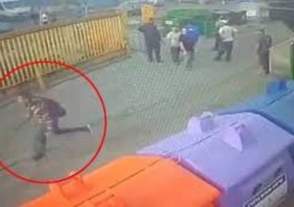 اهالي شويكة يتوافدون على منزل "أشرف نعالوة"