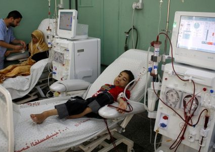غزة: 400 من زارعي الكلى يواجهون خطر العودة للغسيل