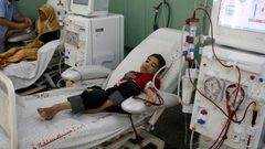 غزة: 400 من زارعي الكلى يواجهون خطر العودة للغسيل