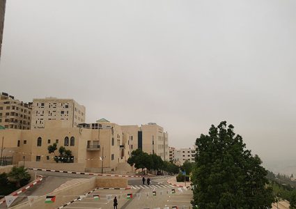 حالة الطقس: الجو غائم جزئياً معتدلاً