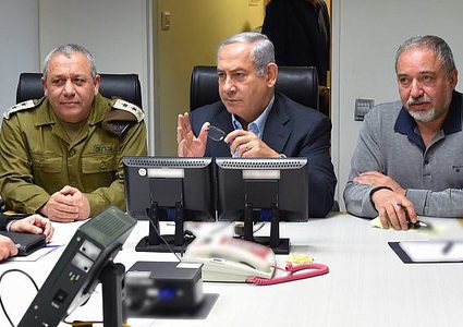 "ايزنكوت" يواجه موجه انتقادات حادة من أعضاء حكومته