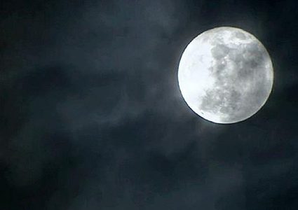 بيع 5 كيلوغرامات من "القمر" بنص مليون دولار!