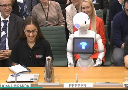 روبوت يقدم شهادته أمام البرلمان البريطاني