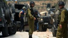 الاحتلال يخطر بوقف البناء في منزل بالولجة