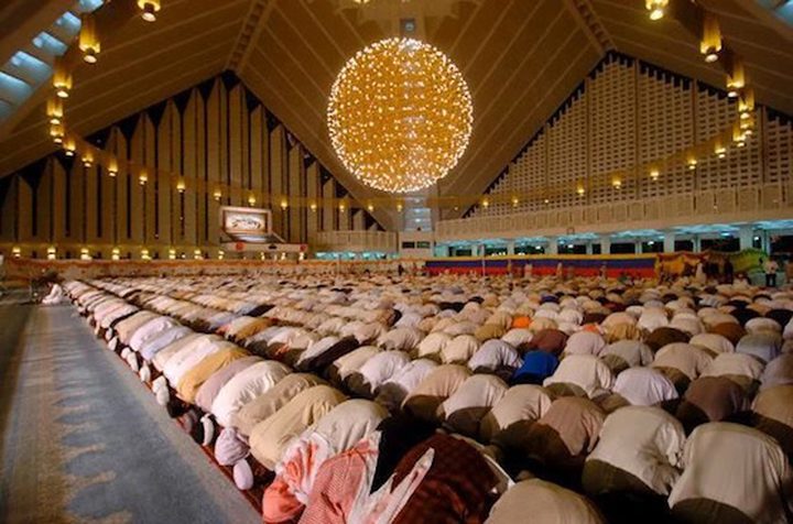 صلاة المسلمين تقلل آلام الظهر وتزيد مرونة المفاصل