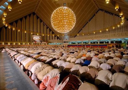 صلاة المسلمين تقلل آلام الظهر وتزيد مرونة المفاصل