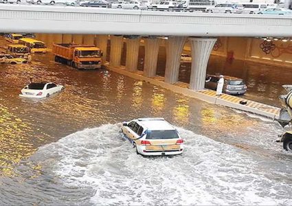 فيضانات في قطر إثر هطول أمطار غزيرة