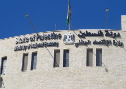 تسجيل أكثر من الف تاجر و 164 شركة الشهر الماضي