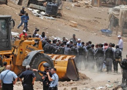 البرغوثي: الخان الاحمر صامد في وجه جريمة الحرب