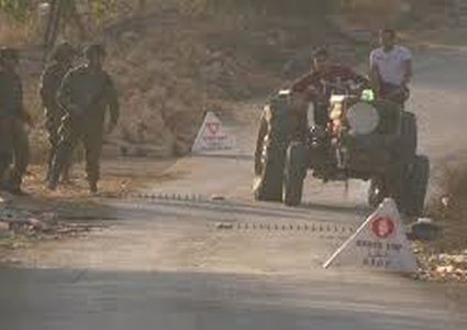 الاحتلال ينصب أسلاكا شائكة بمنطقة المدارس في تقوع