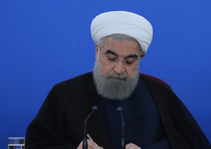 وزيران يقفزان من مركب الحكومة الإيرانية