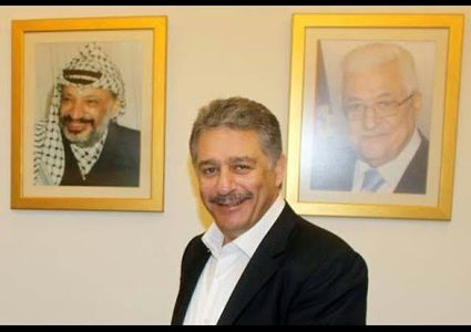 دبور يقلد مؤسس لجنة فلسطين في النرويج قلادة الرئيس