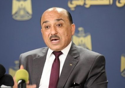 البدء ببناء منزل المواطن عاطف القرعان وسط القطاع