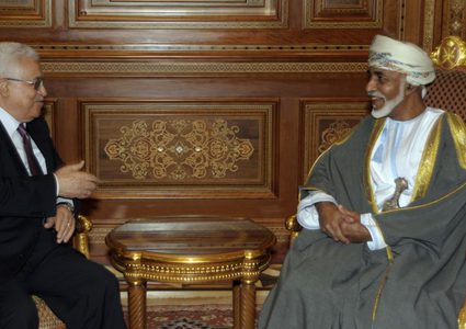 الرئيس يلتقي السلطان قابوس