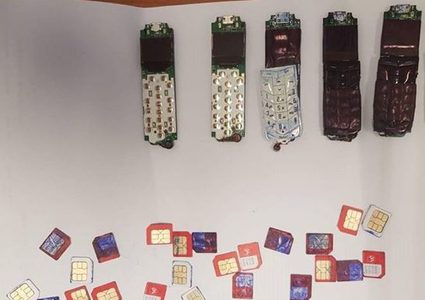 الاحتلال يزعم احباط تهريب هواتف وشرائح لأسير