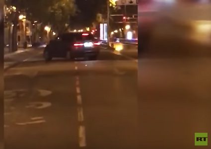 سائق يحاول دهس رجل عمدا في مدريد (فيديو)