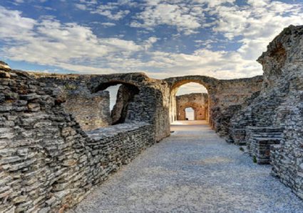 فيلا رومانية نائية تكشف عن أسرارها!