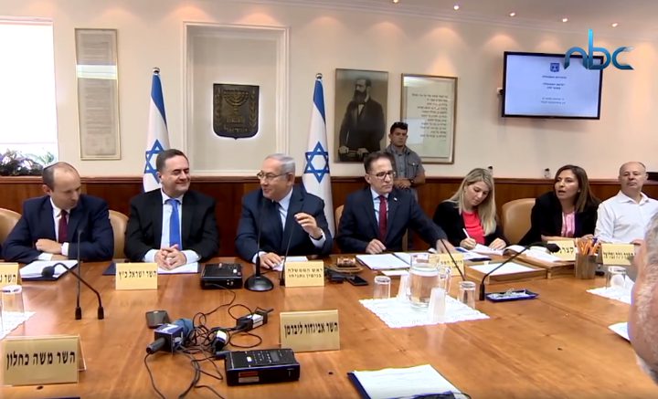 كابينت الاحتلال يقرر تأجيل هدم الخان الأحمر