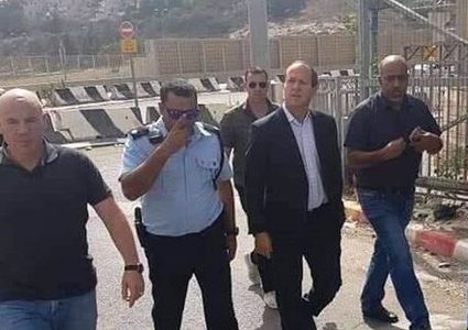 رئيس بلدية الاحتلال يقتحم مخيم شعفاط