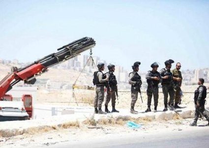 الاحتلال يخطر مدرسة التحدي في خربة "ابزيق" بطوباس