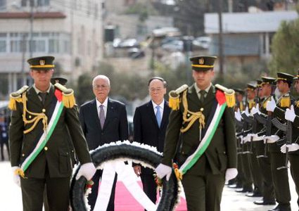 نائب رئيس الصين يضع اكليل الزهور على ضريح  عرفات