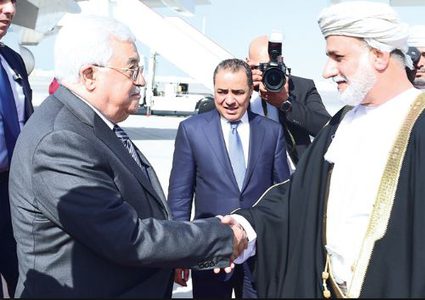 الرئيس عباس  يغادر سلطنة عُمان