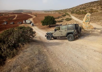 الاحتلال يفكك "كرفانات" تعليمية في طوباس