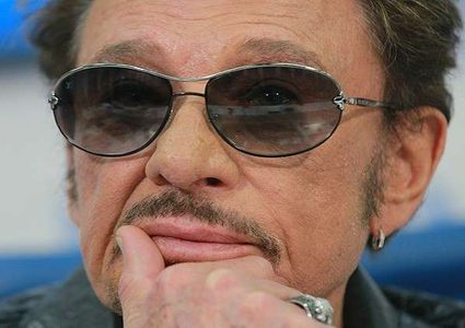 بكم بيع عقب سيجارة جوني هوليداي؟