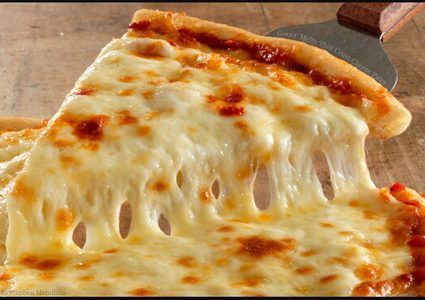 أفضل أنواع الجبن لعمل بيتزا شهية