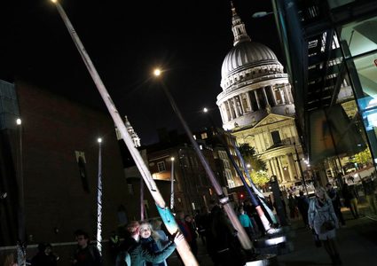 العصا السحرية من سلسلة هاري بوتر تزين شوارع لندن