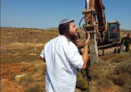 مستوطنون يجددون أعمال التجريف جنوب بيت لحم