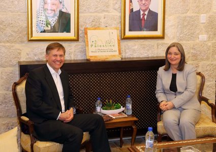 فلسطين وبريطانيا تبحثان آفاق التعاون السياحي