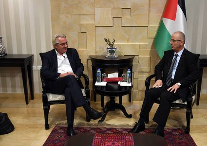 رئيس الوزراء يستقبل المبعوث النرويجي لعملية السلام