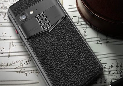 "Vertu" تعود بهاتف فاخر ثمنه 95 ألف دولار