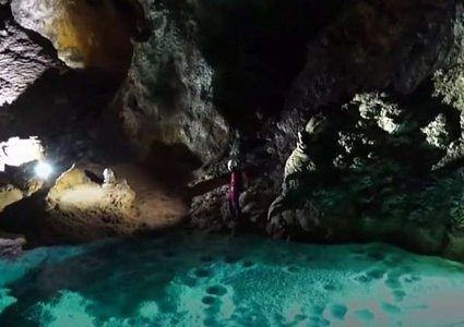 العثور على كهف ضخم لم تطأه قدم الإنسان من قبل