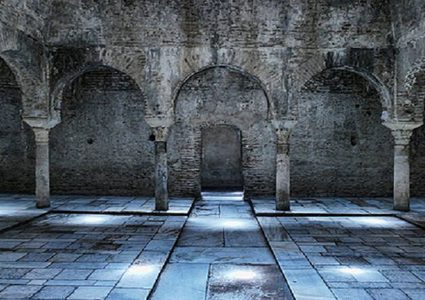 انهيار جدران حمامات ععمرها قرون في فيضانات الأندلس