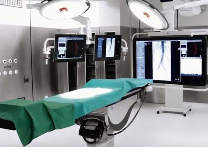 جراح يستخرج 122 مسمارا معدنيا من معدة مريض!