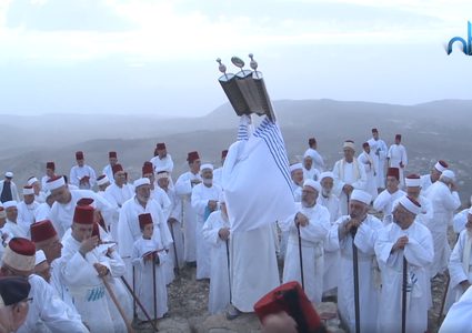 السامريون يؤدون طقوس الحج على جبل جرزيم