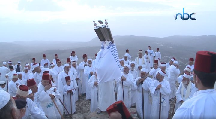 السامريون يؤدون طقوس الحج على جبل جرزيم