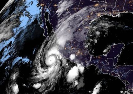 الإعصار "ويلا" يضرب سواحل المكسيك