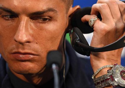 رونالدو يرتدي ساعة بـ (2) مليون دولار..