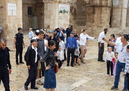 مستوطنون يقتحمون الأقصى بحماية مشددة