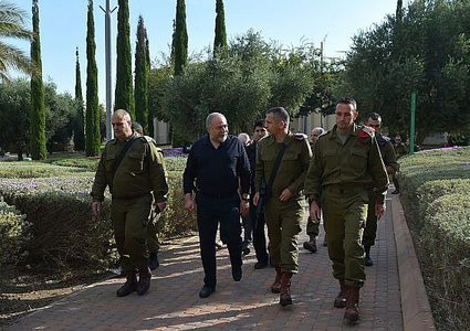 ليبرمان يرفض قيود روسيا على الغارات الجوية بسوريا