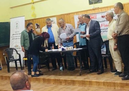 المنظمة توزع منحة الطالب الجامعي في مخيم الامعري