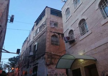 اعتقال ثلاثة مواطنين والاعتداء على رابع بالقدس