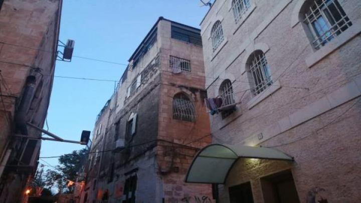 اعتقال ثلاثة مواطنين والاعتداء على رابع بالقدس